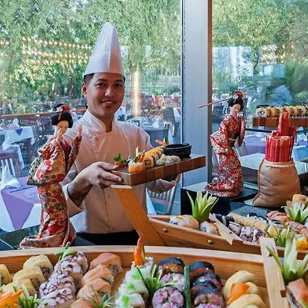 Noah's Ark Deluxe & 5*