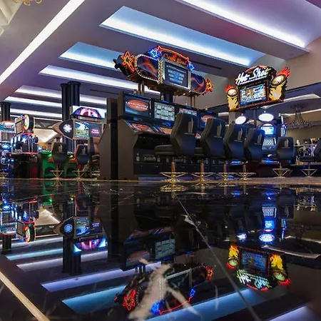 Noah's Ark Deluxe & Hotel 5*