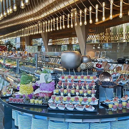 Noah's Ark Deluxe & Hotel 5*