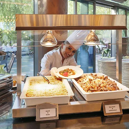 Noah's Ark Deluxe & Hotel