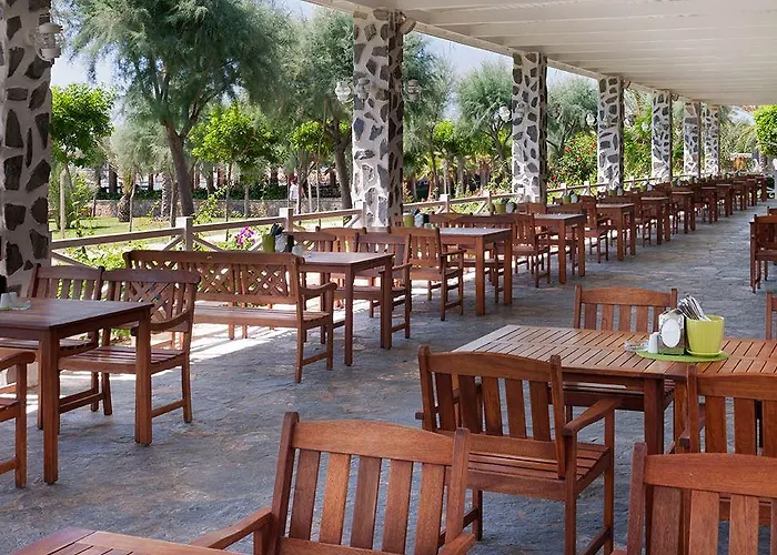 Noah's Ark Deluxe & Hotel