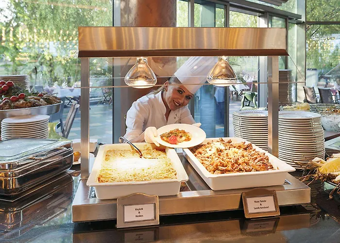 Noah's Ark Deluxe & Hotel