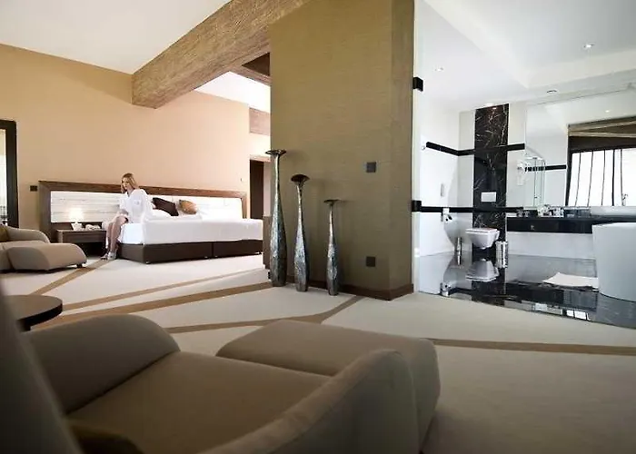 Noah's Ark Deluxe & 5*