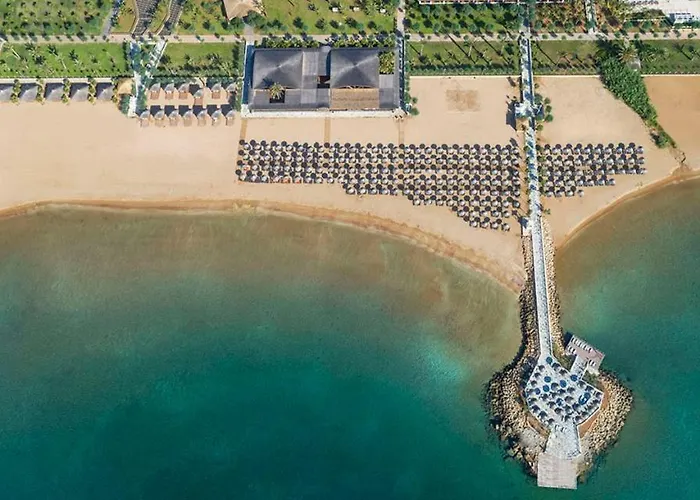 Noah's Ark Deluxe & فندق فاماغوستا