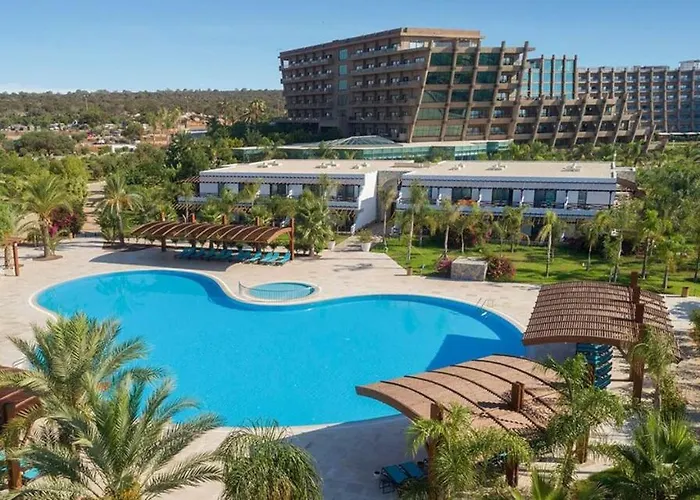 Noah's Ark Deluxe & Hotel