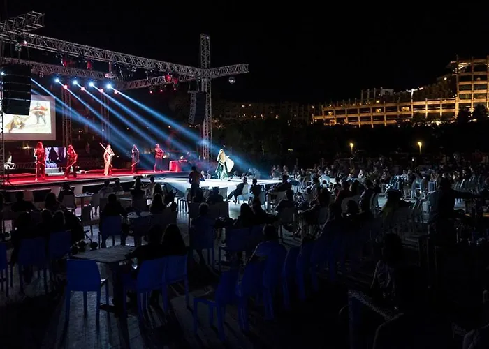 Noah's Ark Deluxe & Hotel